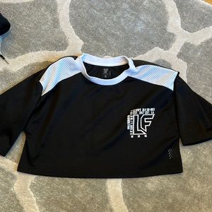 LF cropped athletic style shirt